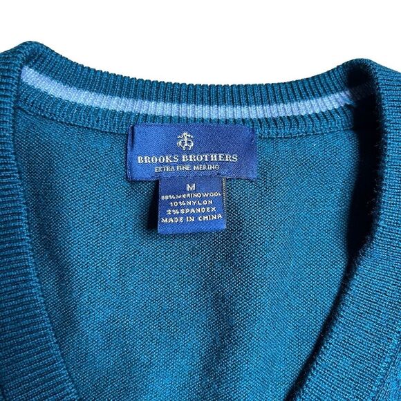 4 Item Sweater Bundle Lot Medium - Picture 7 of 13